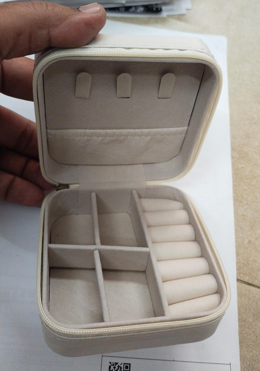 Jewellery Storage Box leather Jewelry Stand Earrings Ring Box Cosmetics Beauty Container Organizer (random color)Made in China - Image 3